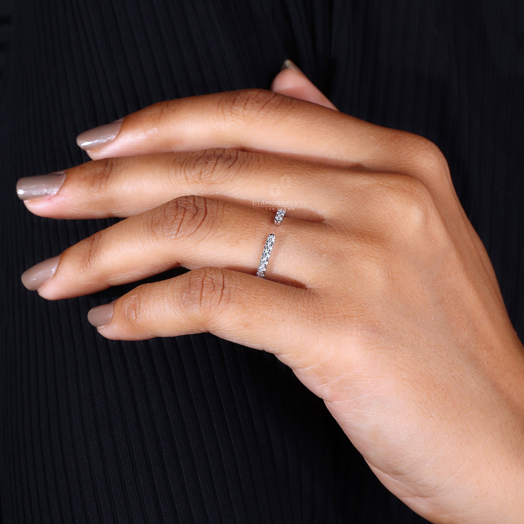 Round diamond lab grown wedding band UK.
