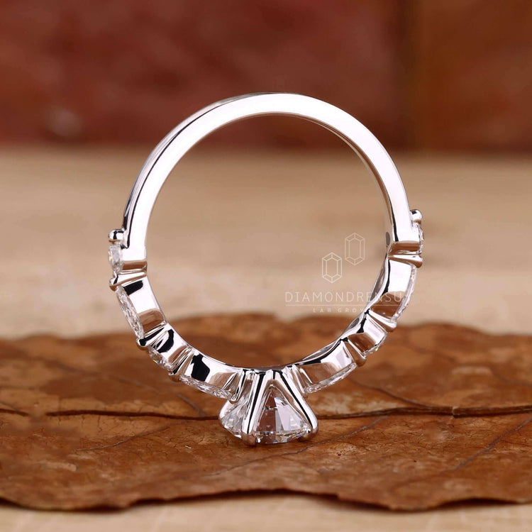 Stunning round cut diamond ring in a sleek and timeless design.