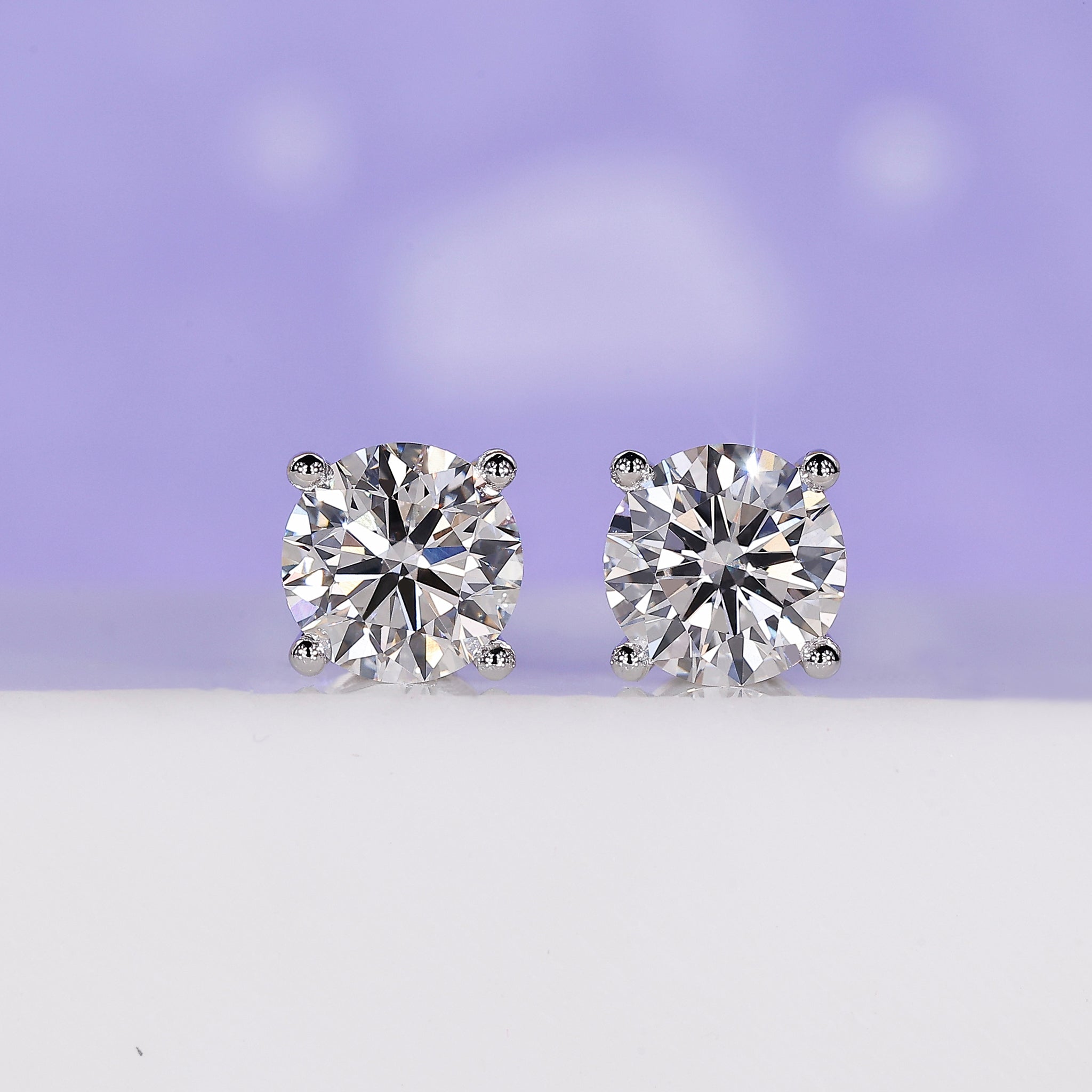 Round diamond stud earrings in white gold.