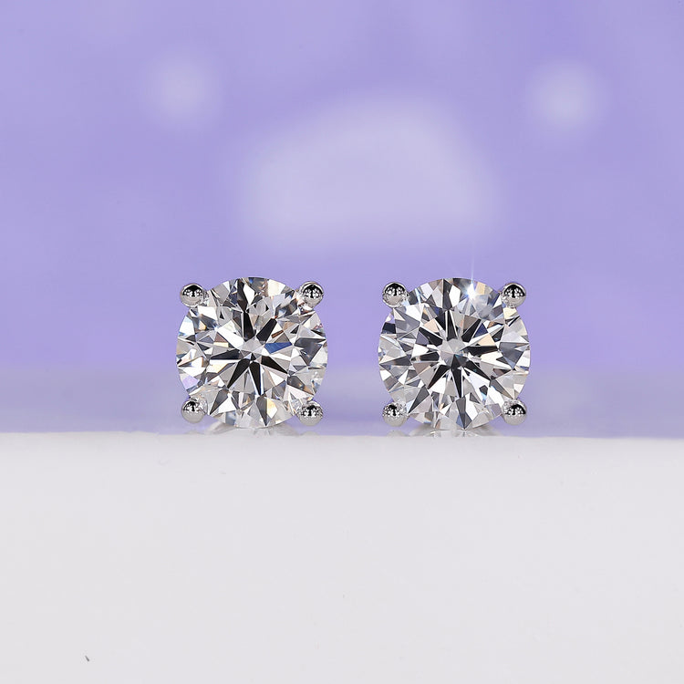 Round diamond stud earrings in white gold.