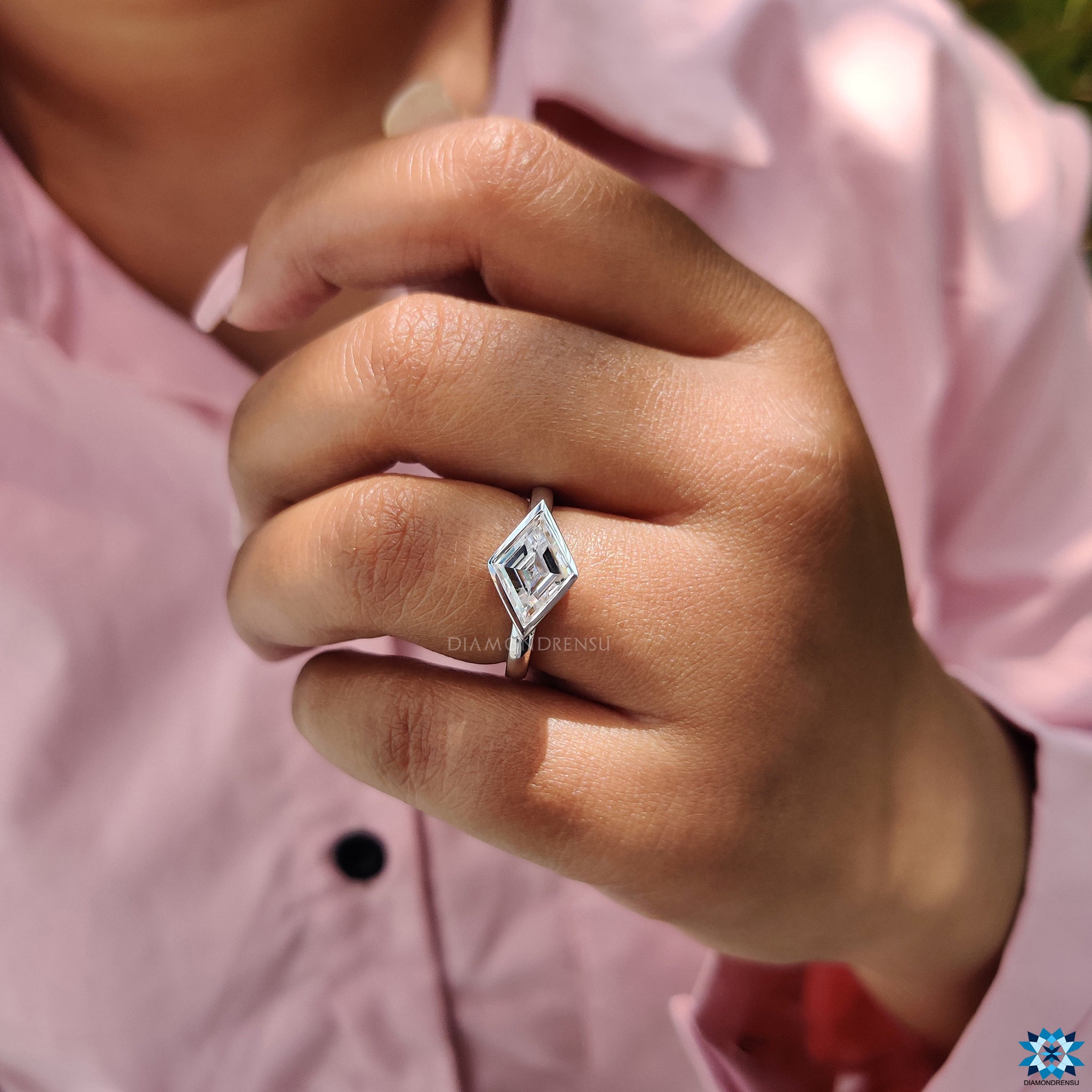 Diamondrensu UK white gold lozenge cut moissanite ring.

