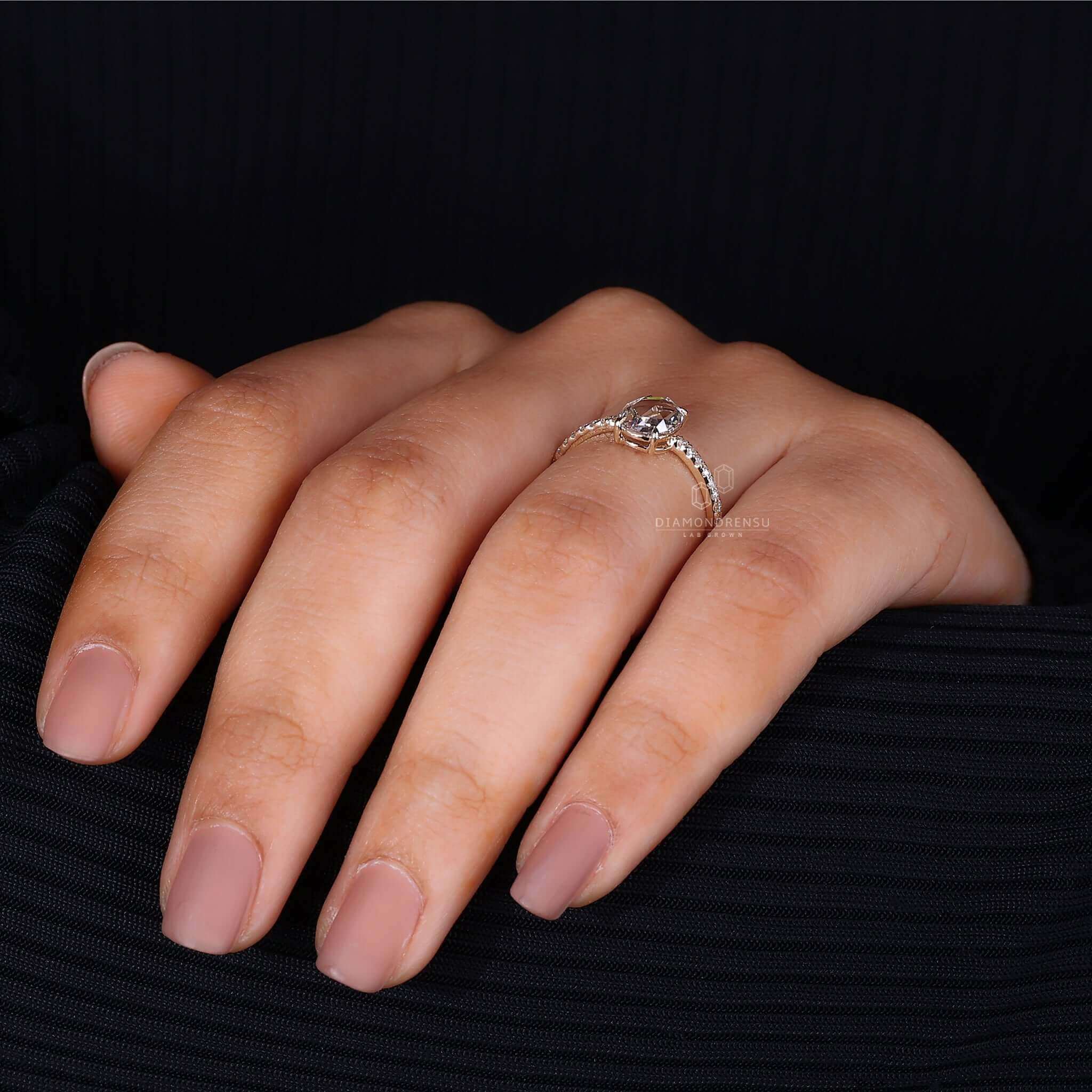 Claw prong ring offering a classic yet stylish design.