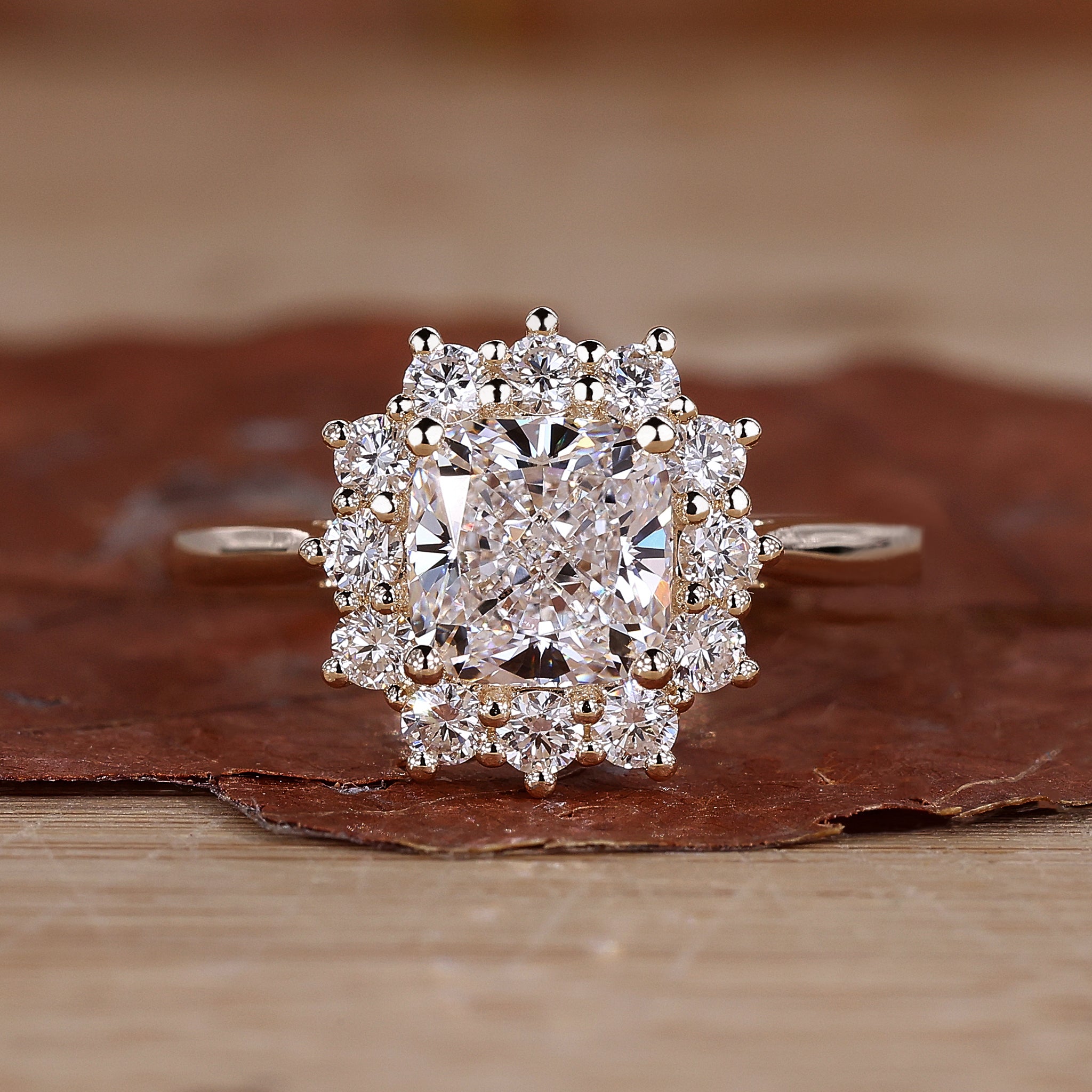 Cushion cut diamond ring in yellow gold.

