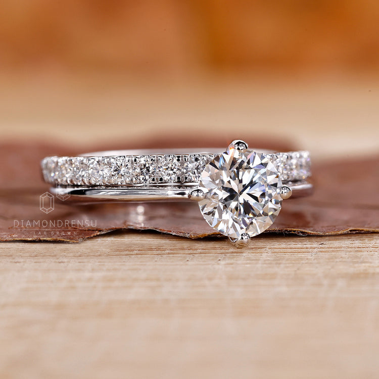 Lab grown diamond solitaire ring with IGI certified stone.
