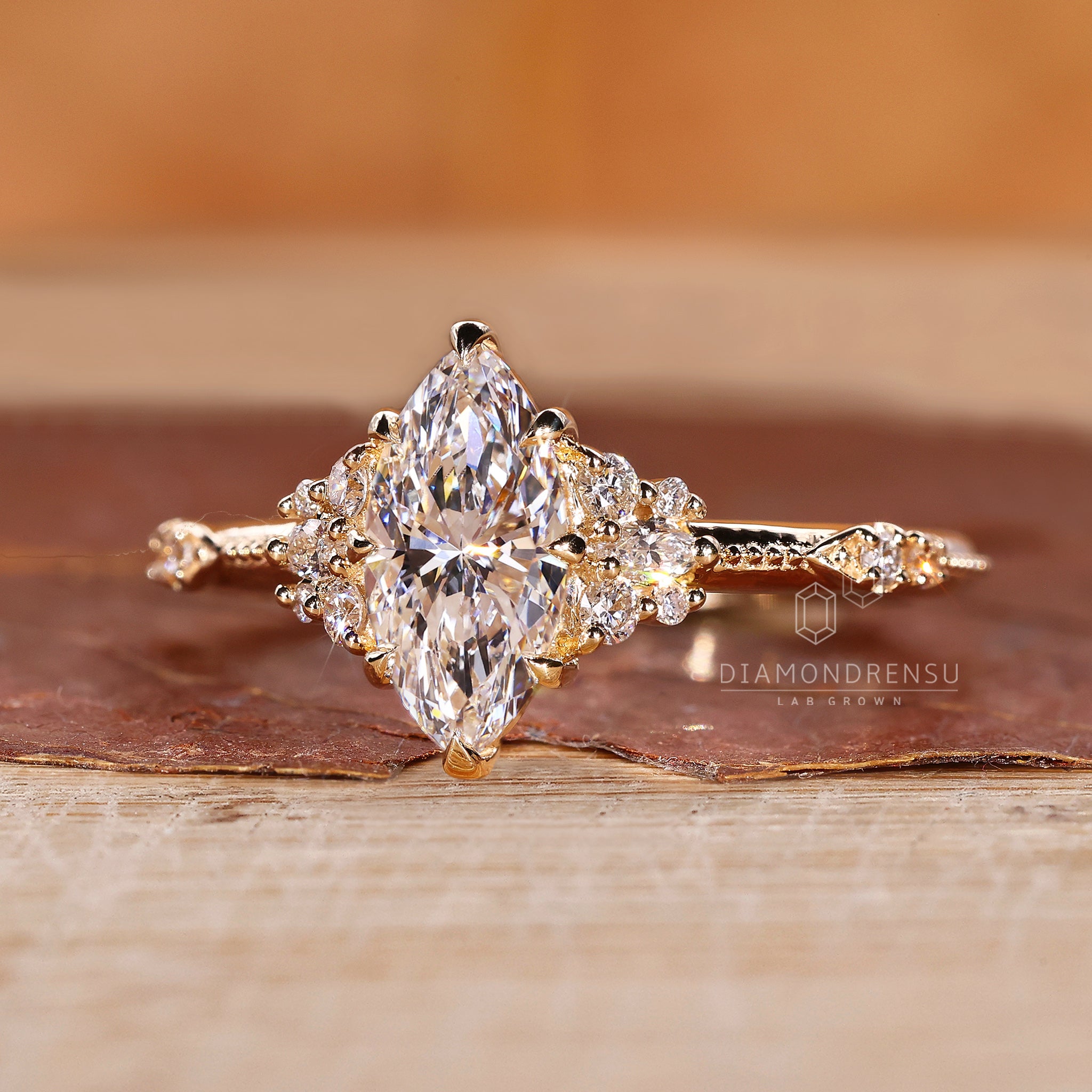 Side diamond ring with milgrain setting and marquise centre.
