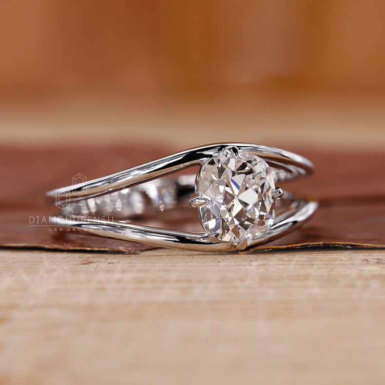 Compass prong setting on yellow gold diamond ring.
