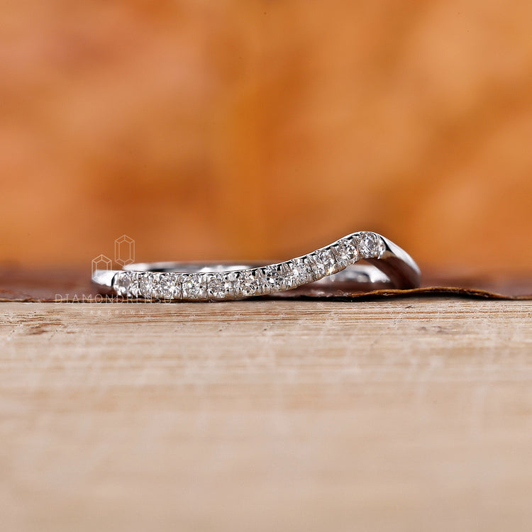 White gold wedding band with round diamond
