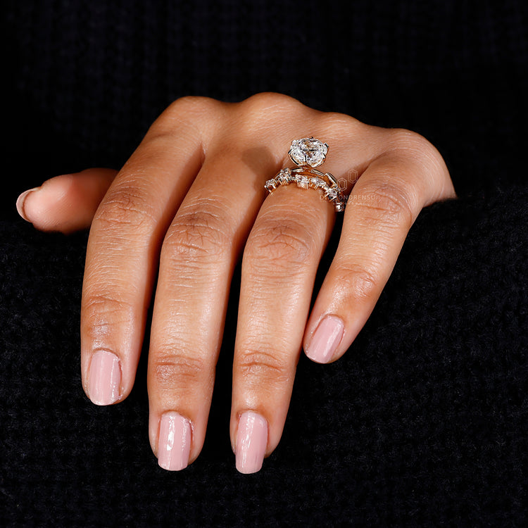 Diamondrensu UK bridal set featuring a pinched shank and 6 prong claw setting.
