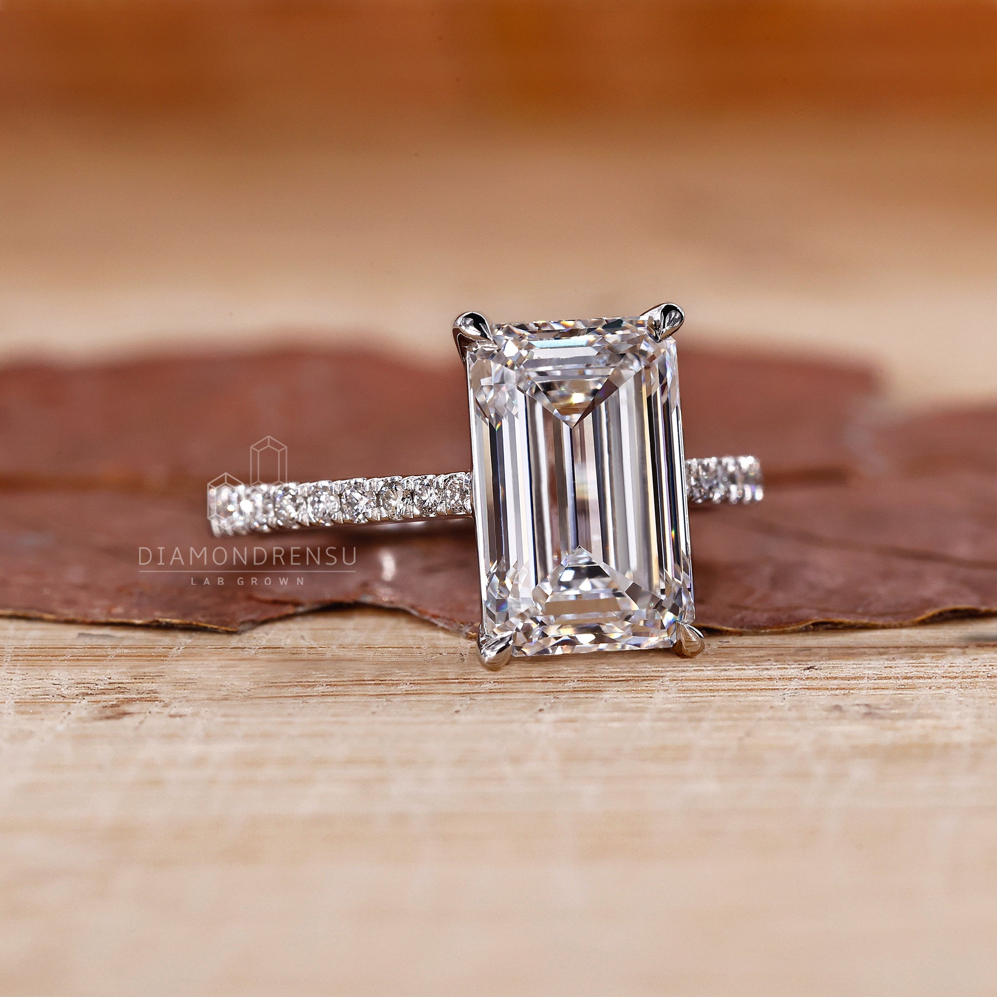 Prong setting used in white gold engagement ring.
