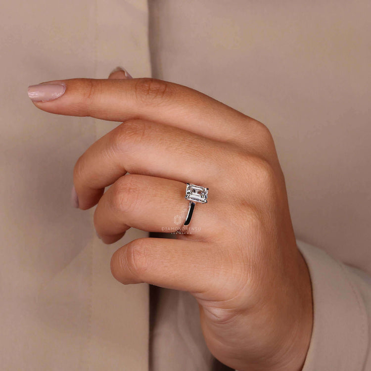 Sparkling diamond solitaire ring with IGI certified brilliance.