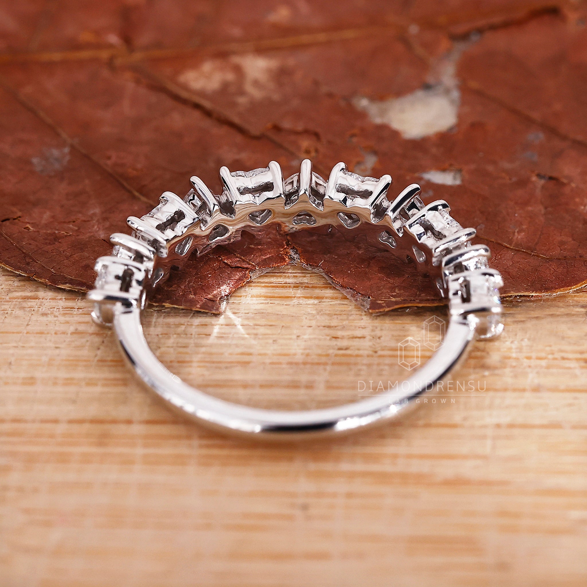 Claw prong setting heart diamond band.
