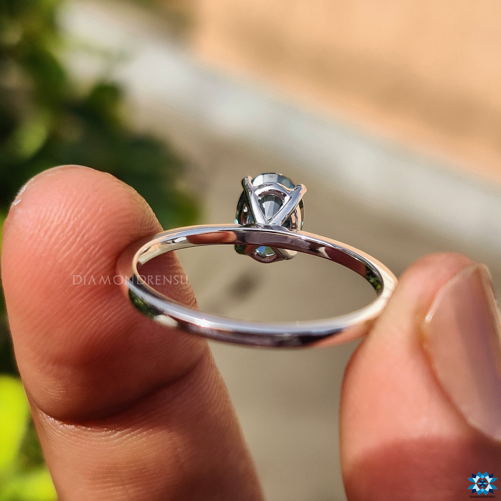 Oval cut ring in white gold ring design
