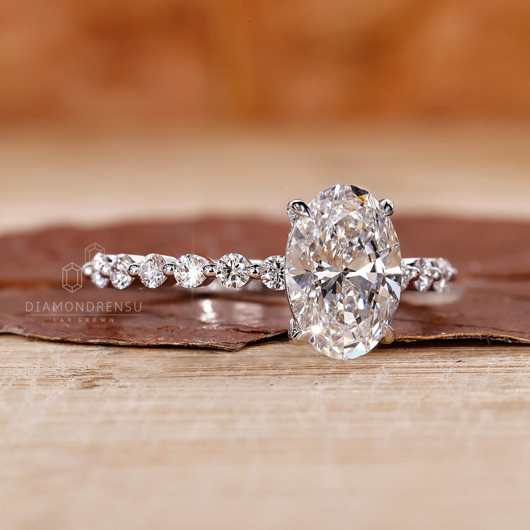 Floating bubble prong used in prong setting.
