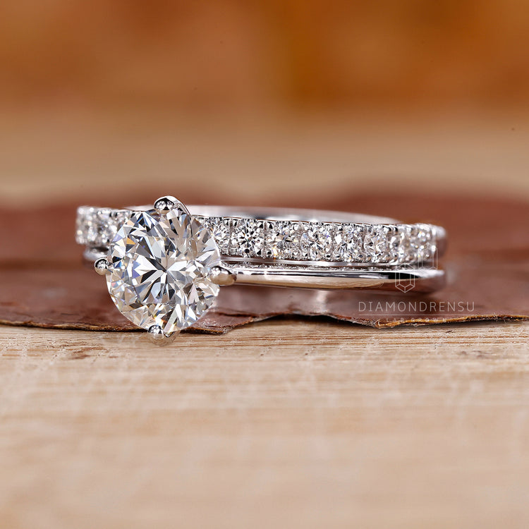 Diamondrensu UK bridal set with handmade detailing.
