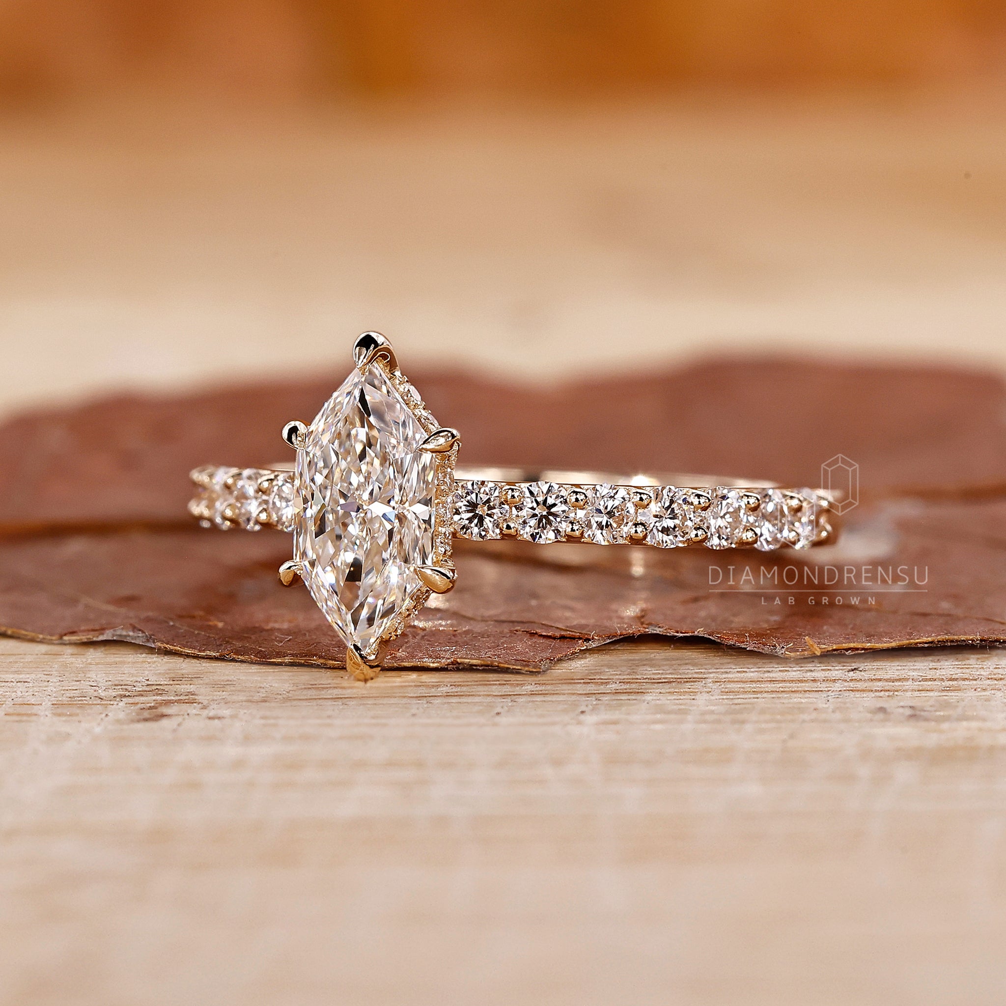 6 claw prong ring built with secure prong setting.

