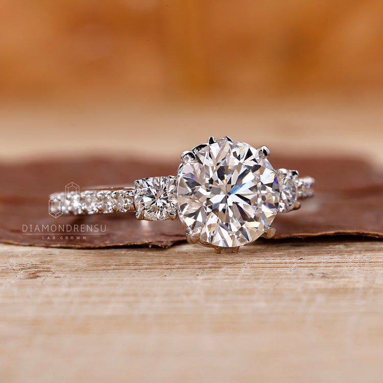 Milgrain setting ring in round cut engagement ring design
