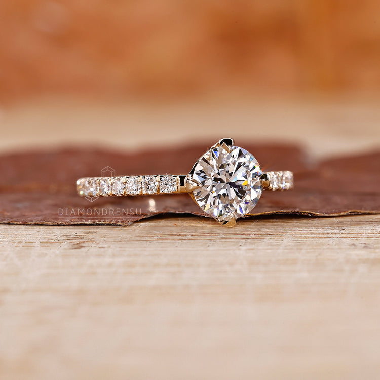 Diamondrensu UK engagement ring with lab diamond and four claw prong set.
