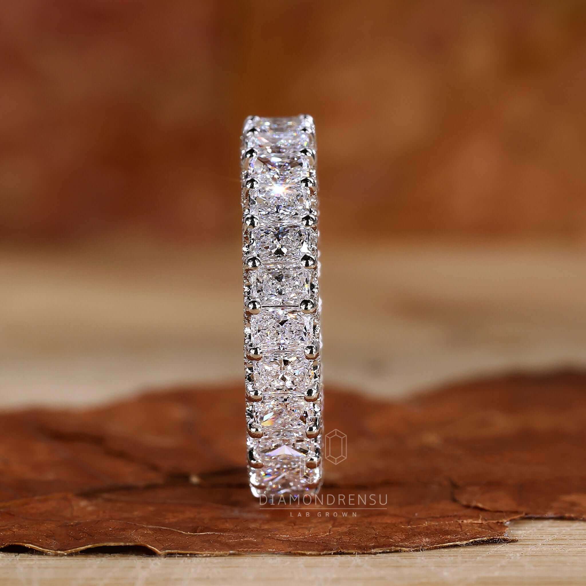 Diamond wedding band with u-shaped pave setting