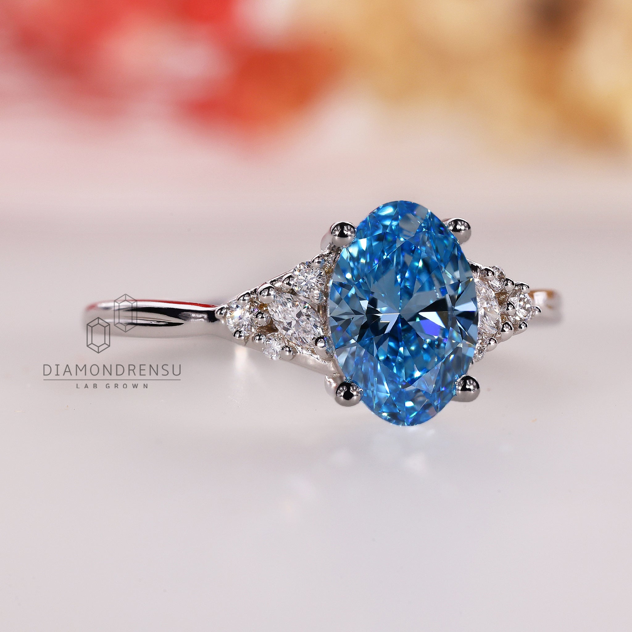 Lab diamond ring in white gold with 4 prong set and muse setting.
