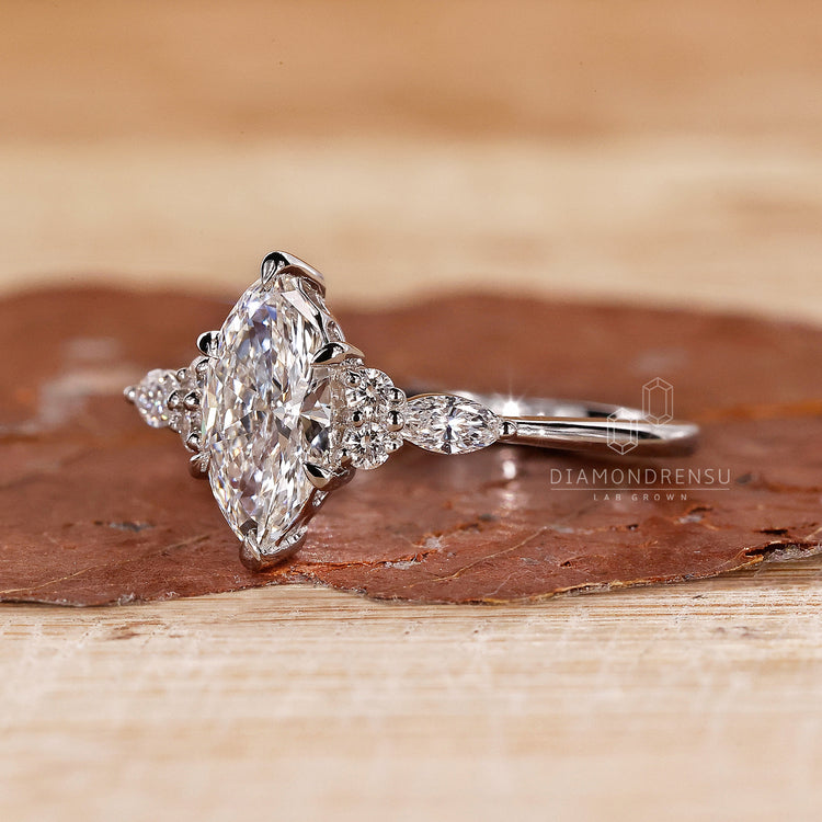White gold engagement ring with 6 claw prong setting.
