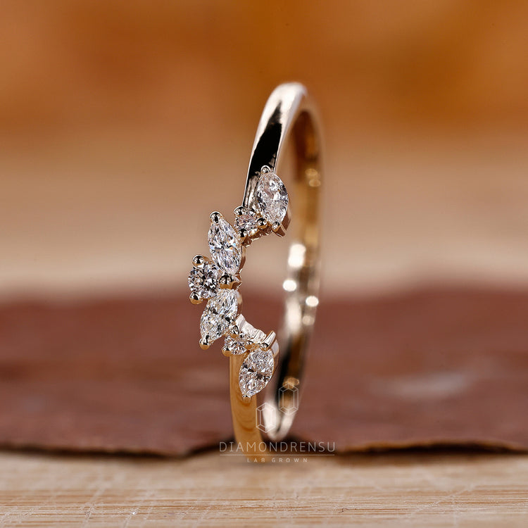 Elegant U shaped crown wedding band.
