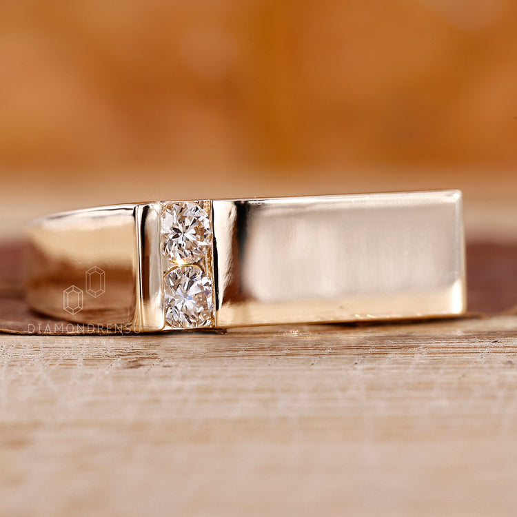 Diamondrensu UK mens ring made from Lab Grown Diamond and yellow gold.
