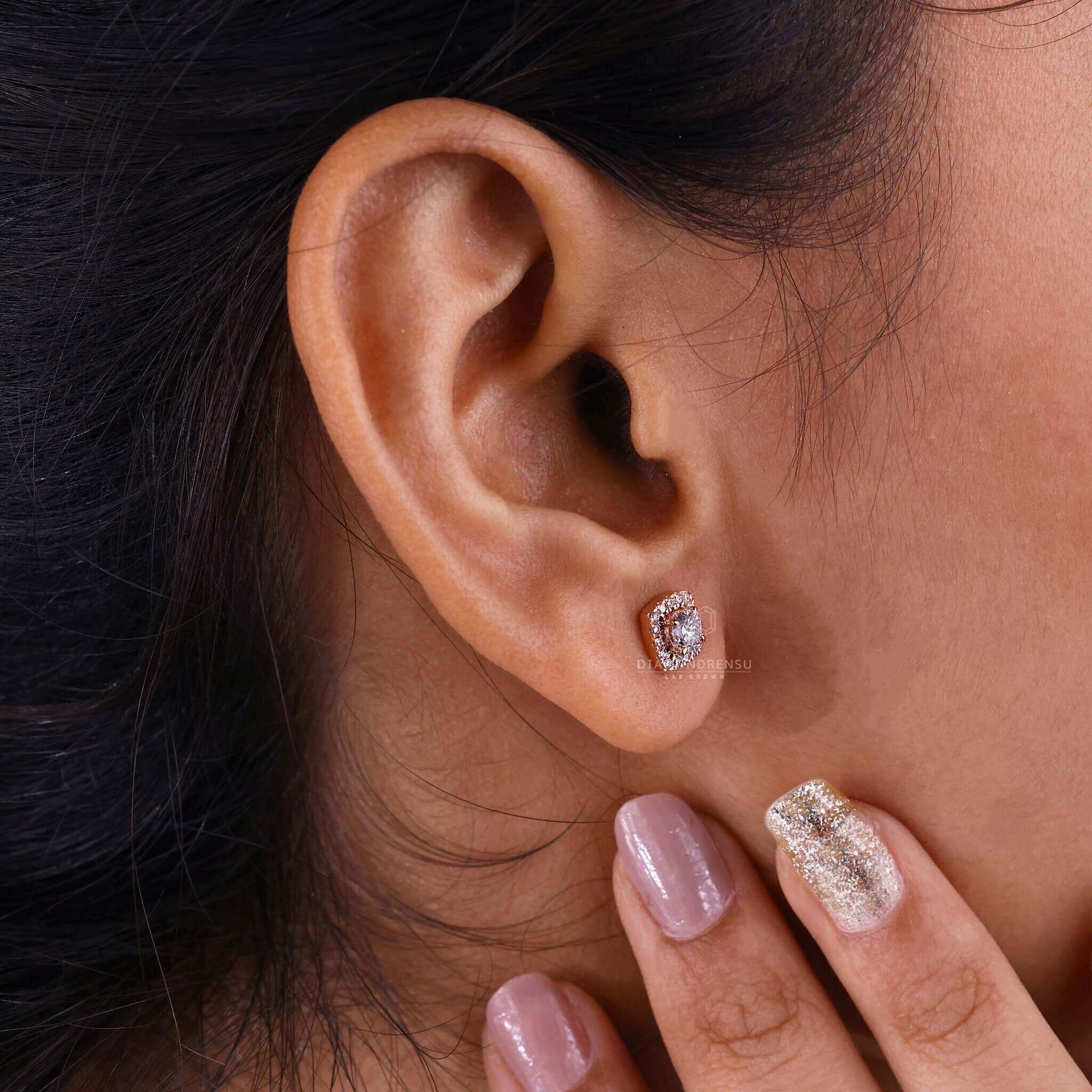 round diamond studs