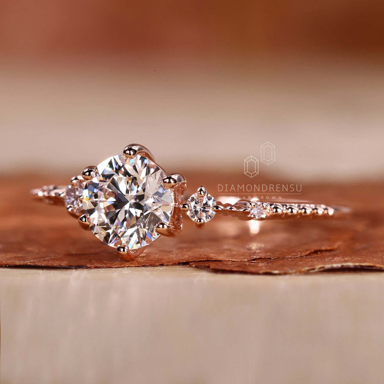 2 carat round diamond ring with a round brilliant cut diamond, perfect as an engagement ring for women.