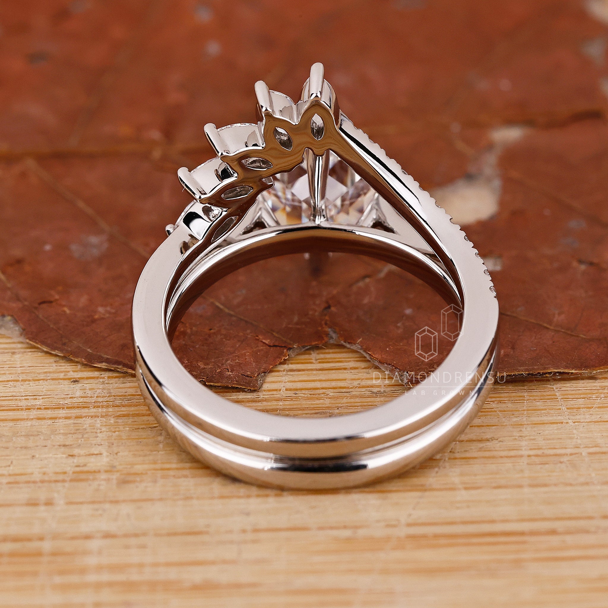 Prong set wedding band in a white gold bridal set from Diamondrensu UK.
