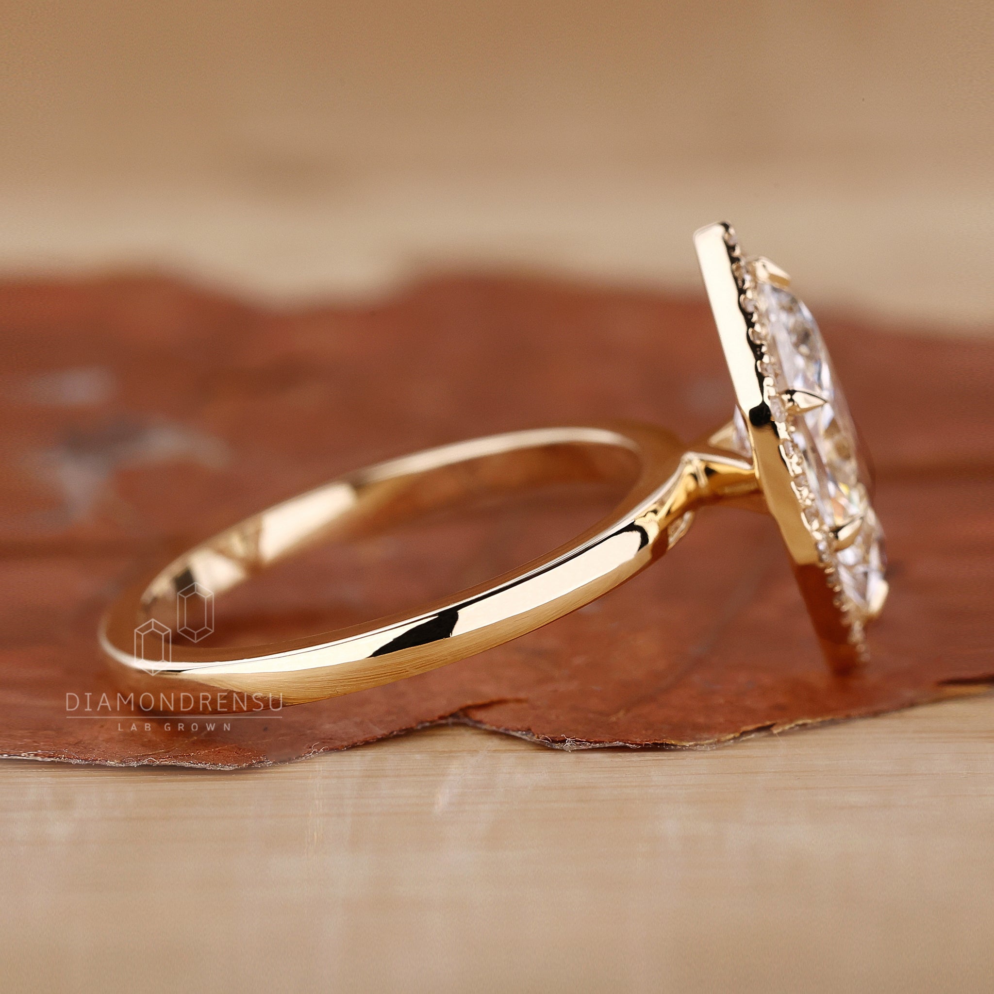 Diamondrensu UK engagement ring with halo diamond centre.
