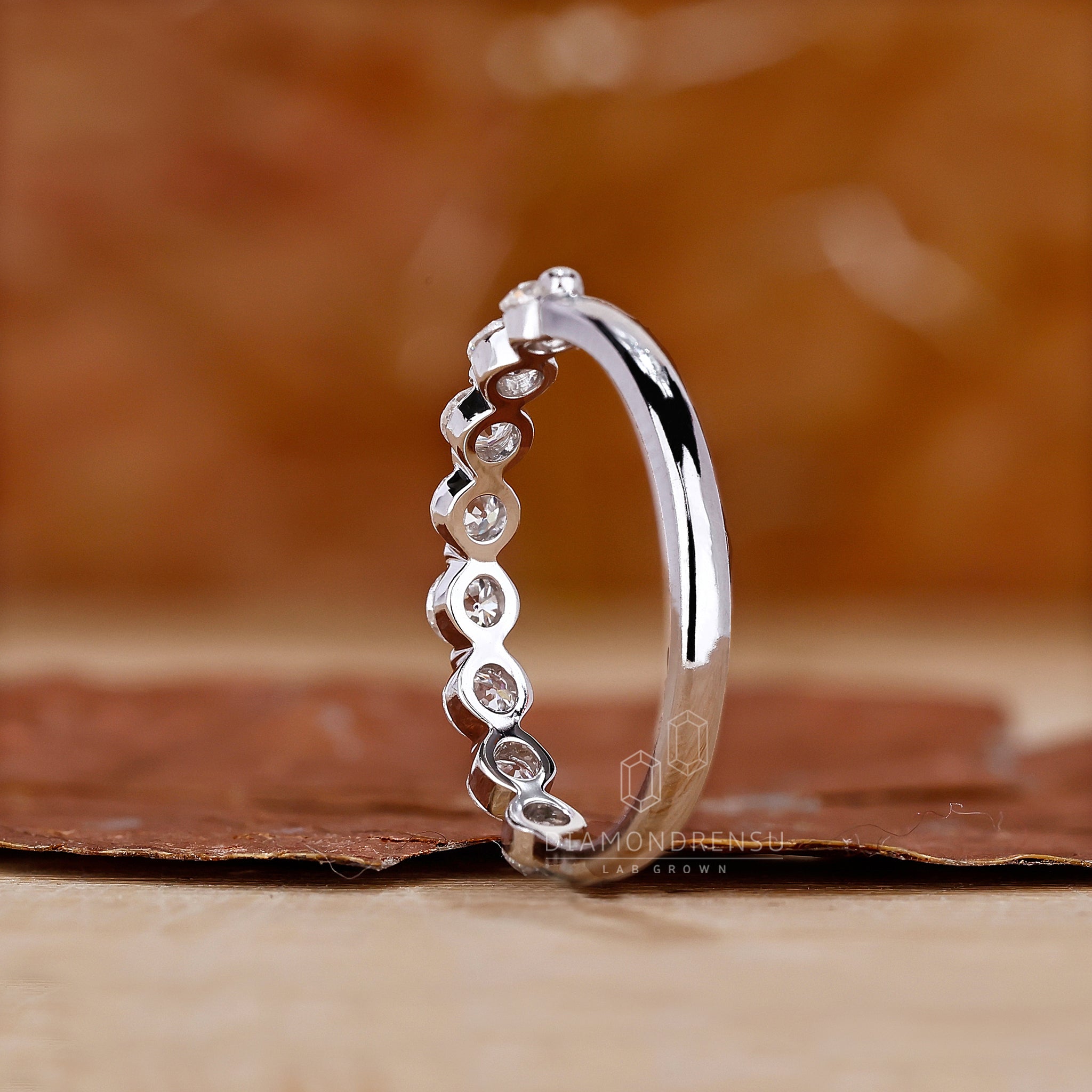Classic round diamond wedding band in white gold.
