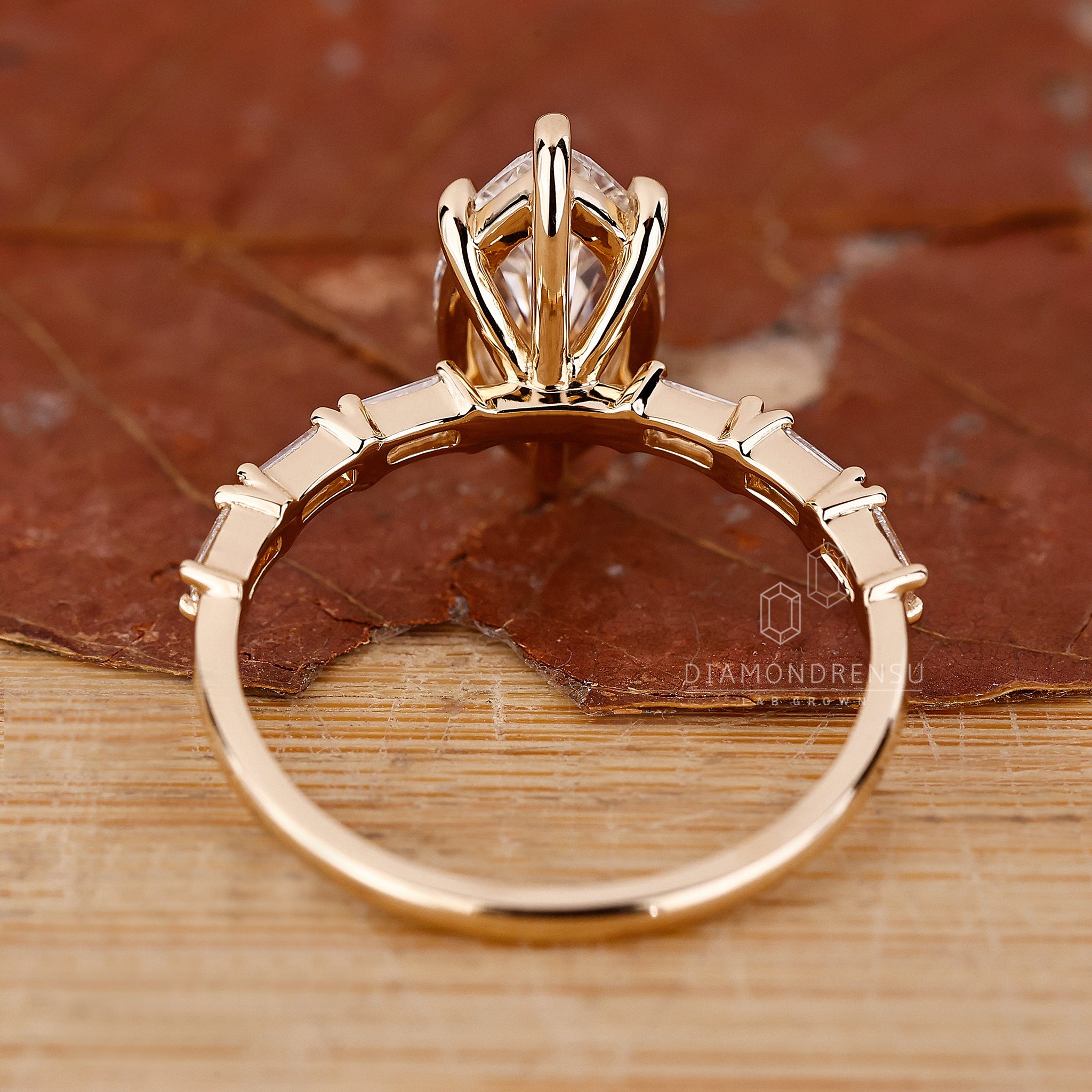 Prong setting used for secure diamond hold.
