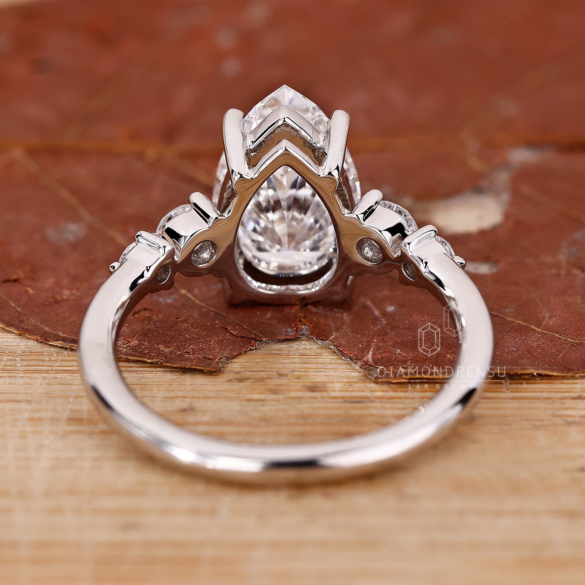 Buy engagement ring with IGI certified lab grown diamond and custom design.
