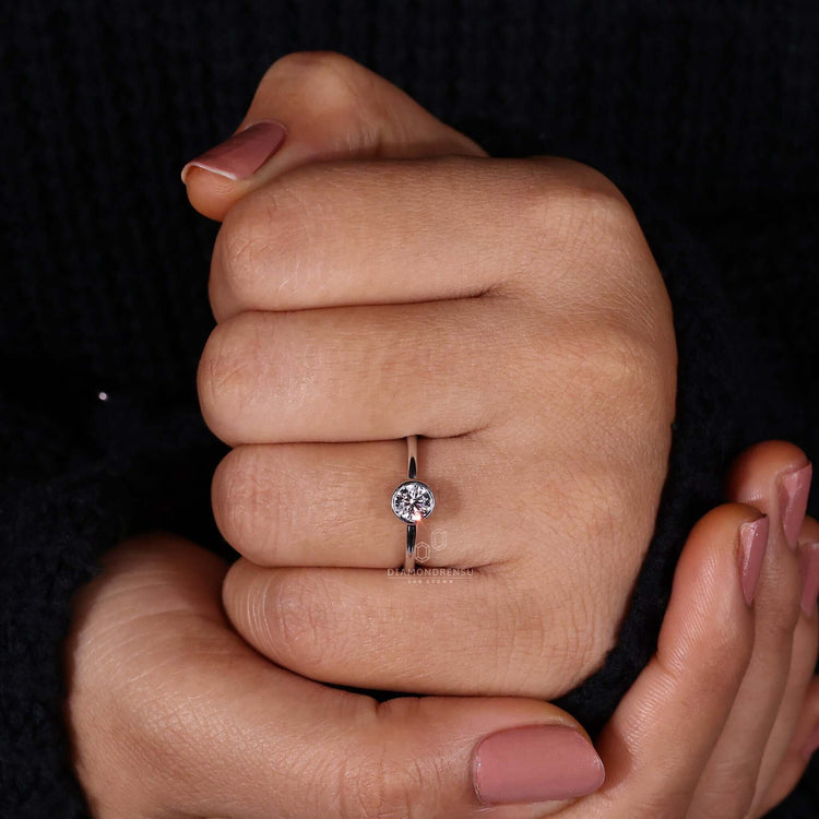 Round bezel ring featuring a sleek and minimalistic look.