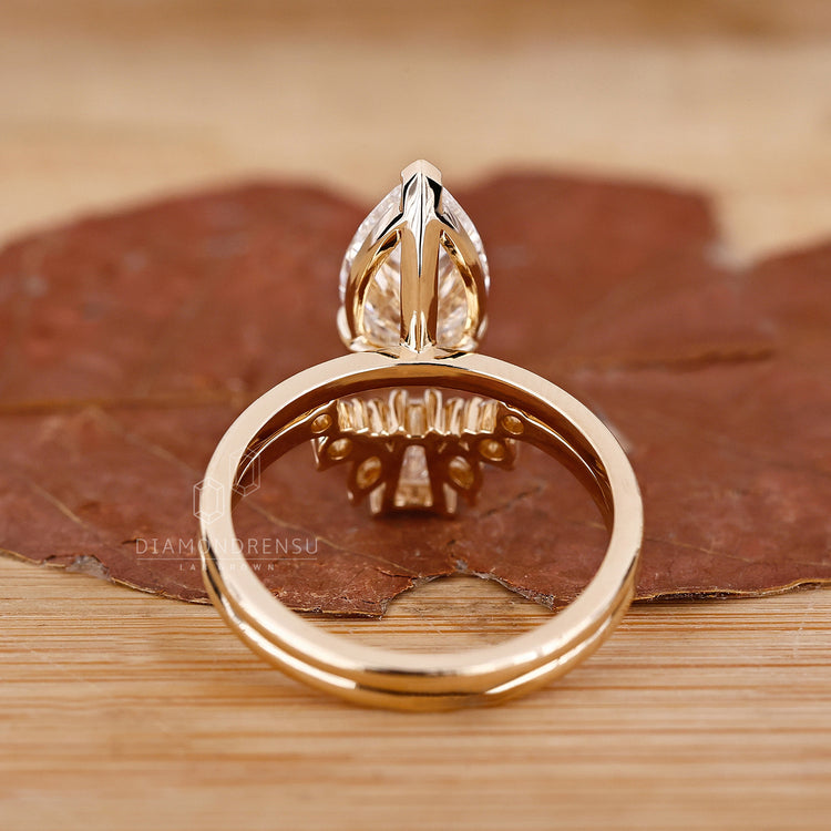 Lab Grown Diamond in pear shaped design.
