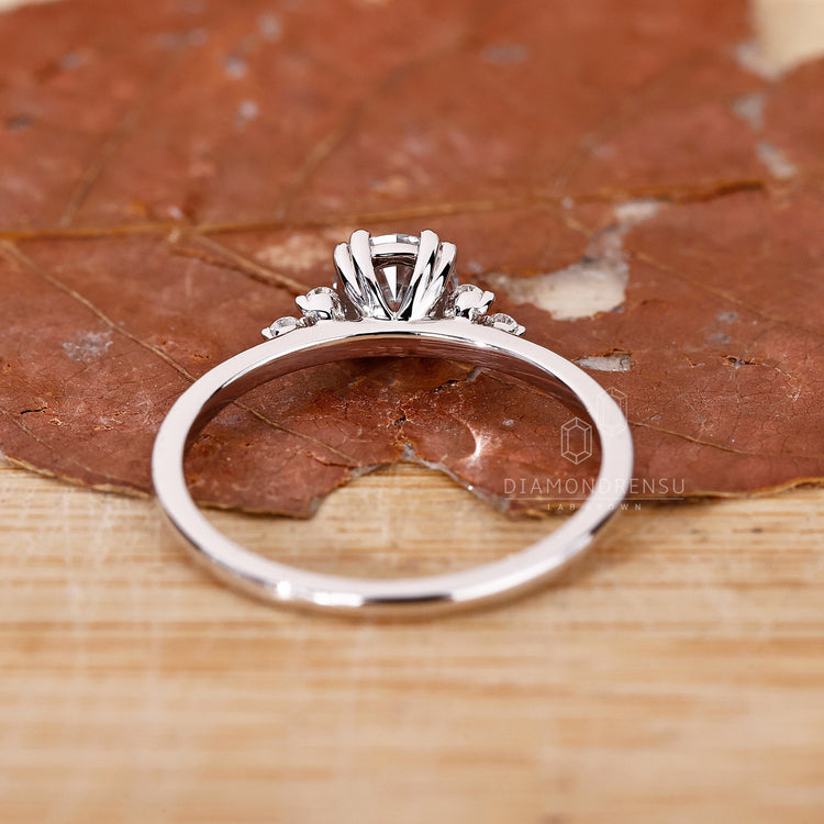 Custom engagement ring with round side diamond and muse setting band.

