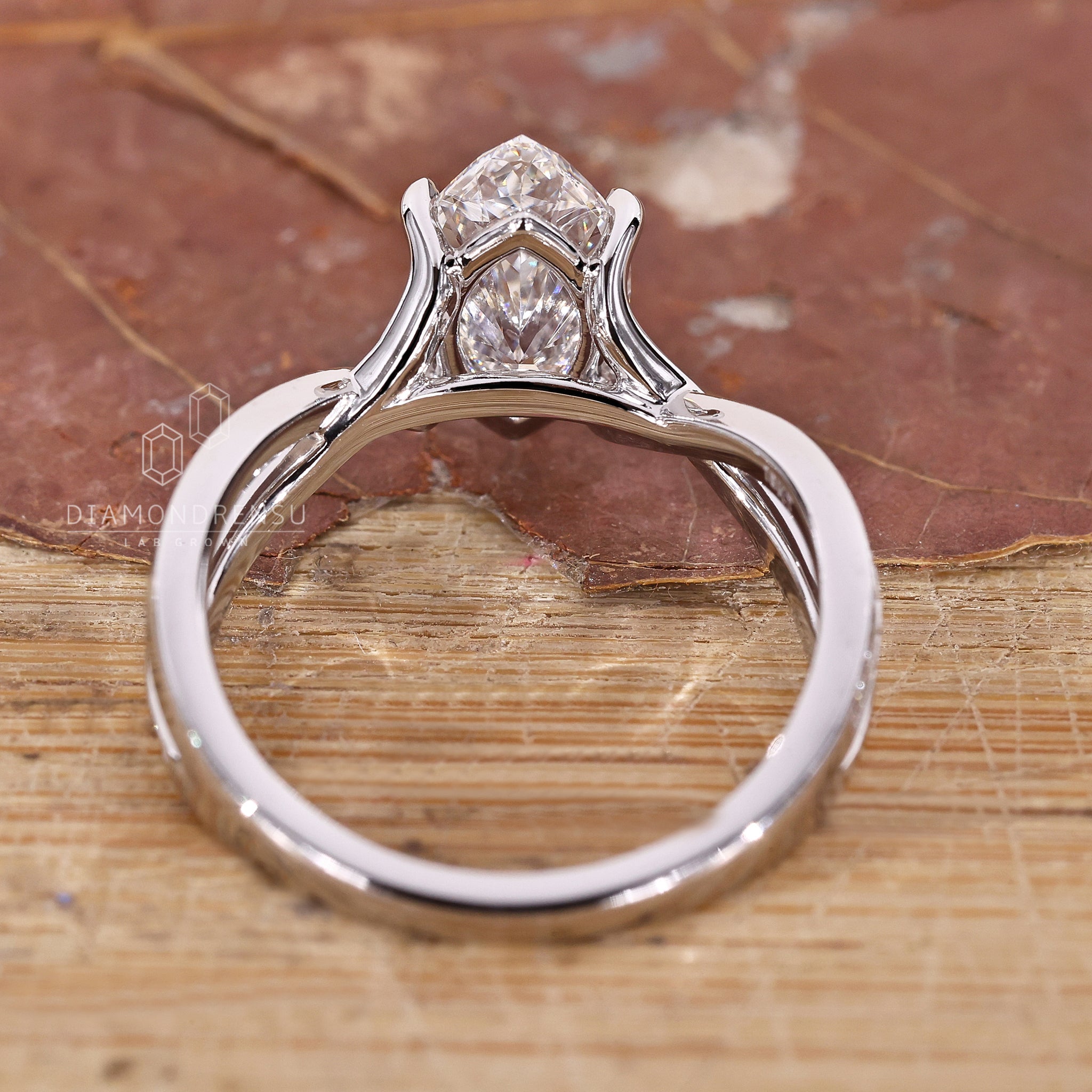 IGI certified handmade jewellery featuring 4 prong claw setting.
