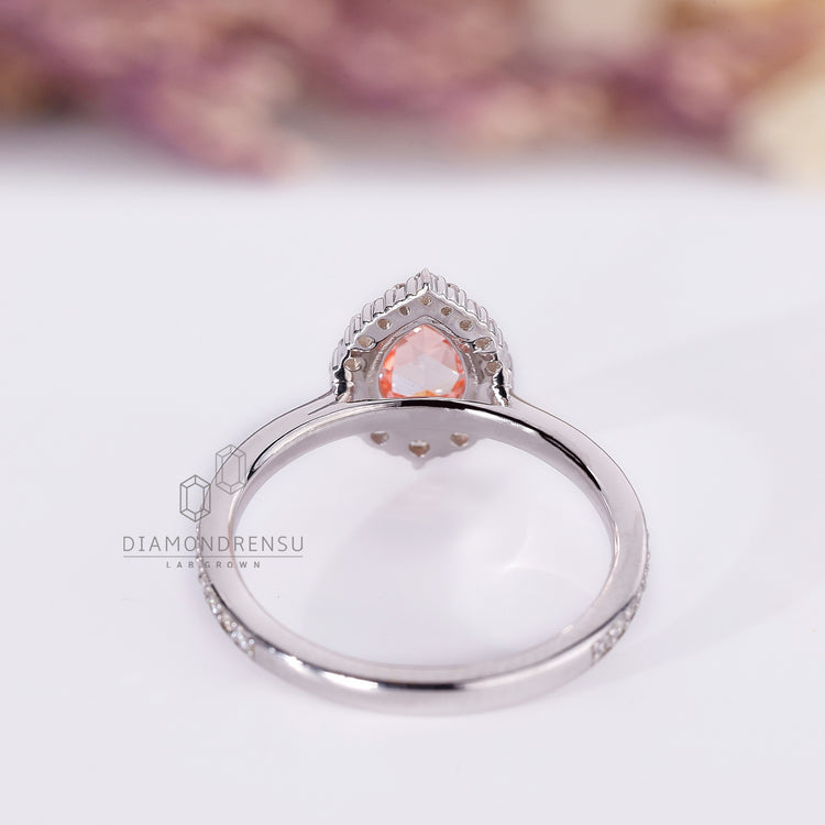 Diamondrensu UK engagement ring with custom design and lab grown diamond.
