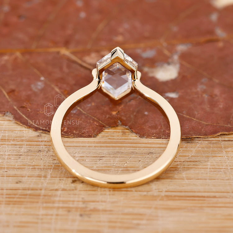 Lab grown diamond ring with tapered shank and IGI certification.
