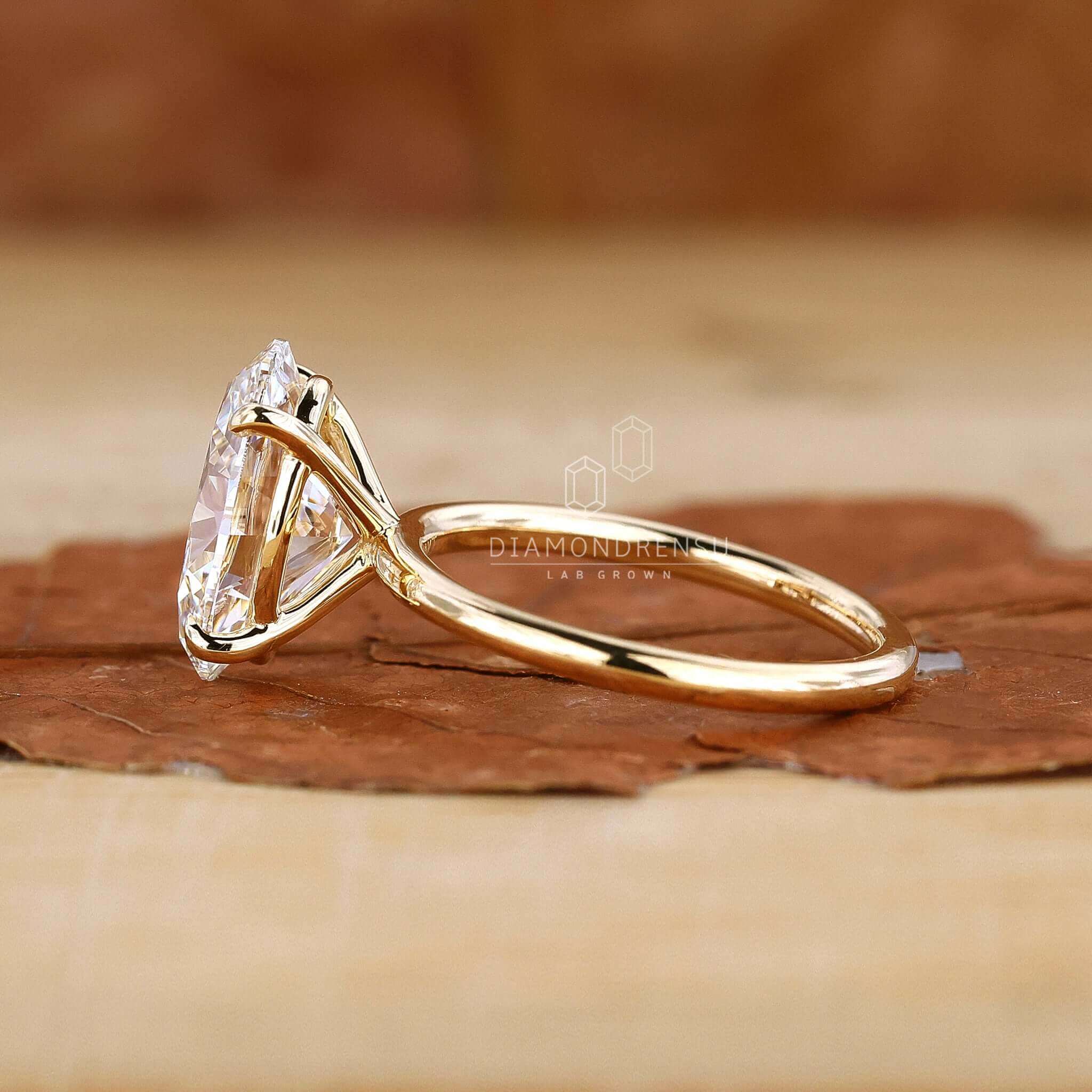 Engagement ring for women with an oval diamond, radiating sophistication and love.