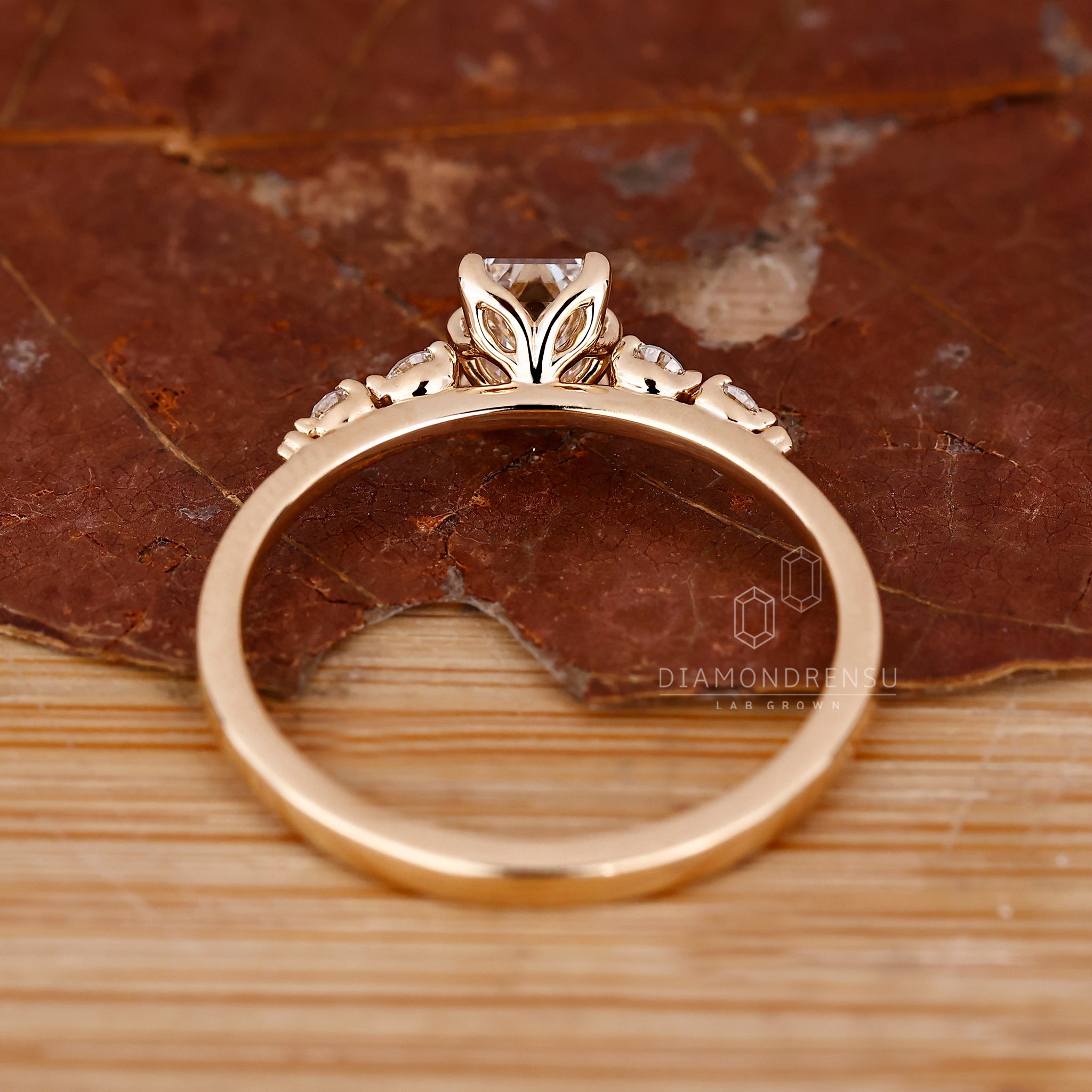 Buy engagement ring with emerald and round diamonds.
