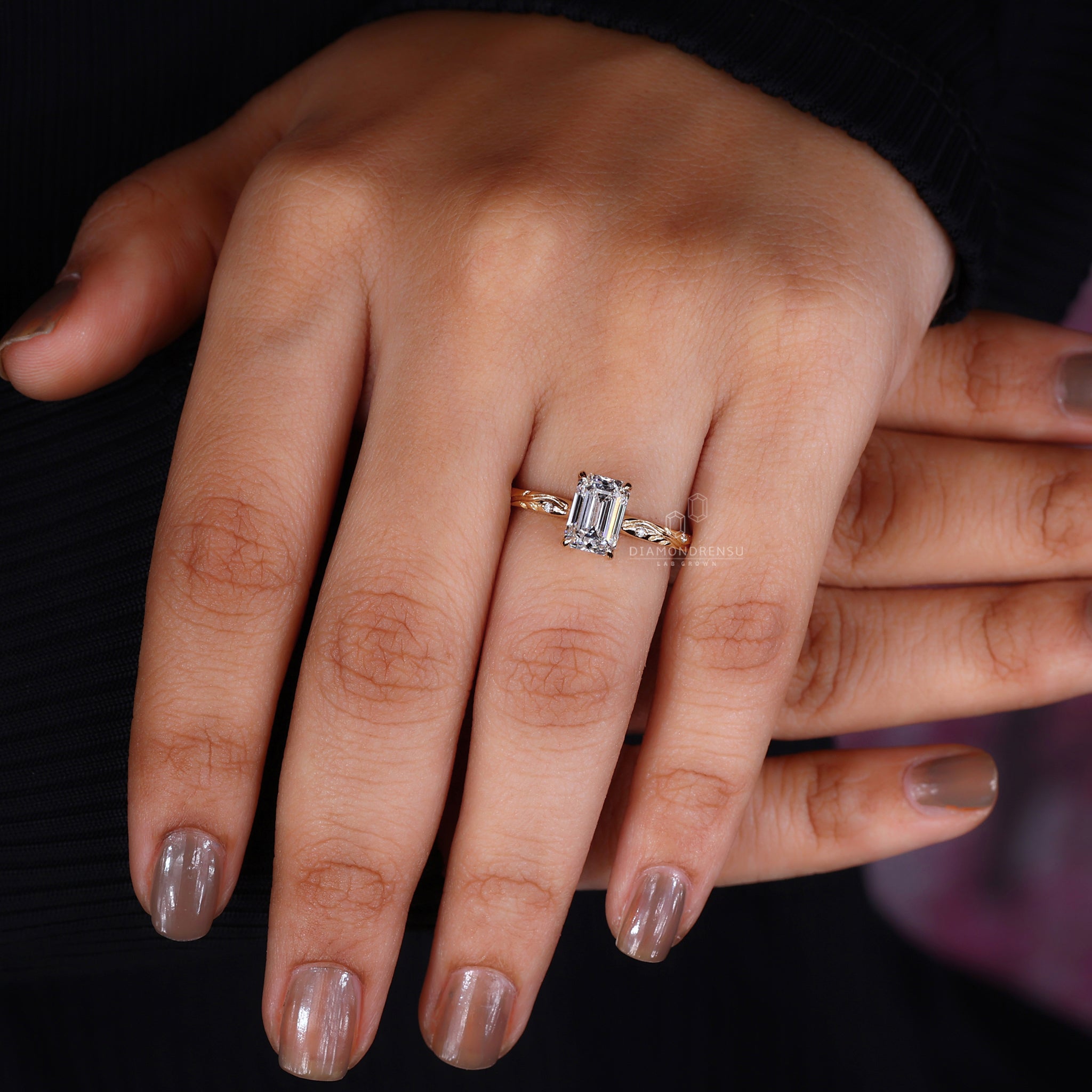 IGI certified vintage emerald diamond ring.
