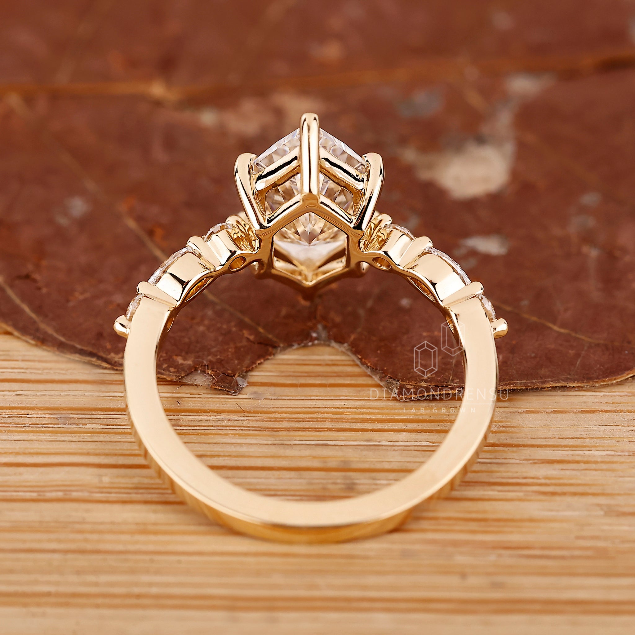 IGI certified Dutch Marquise diamond ring.
