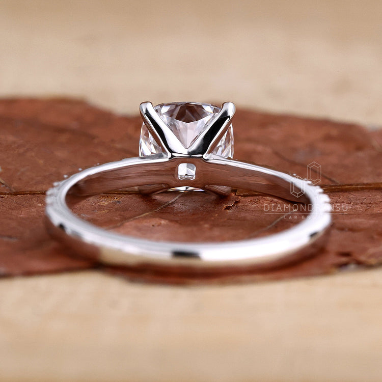 Prong setting ensuring secure placement of the diamond.