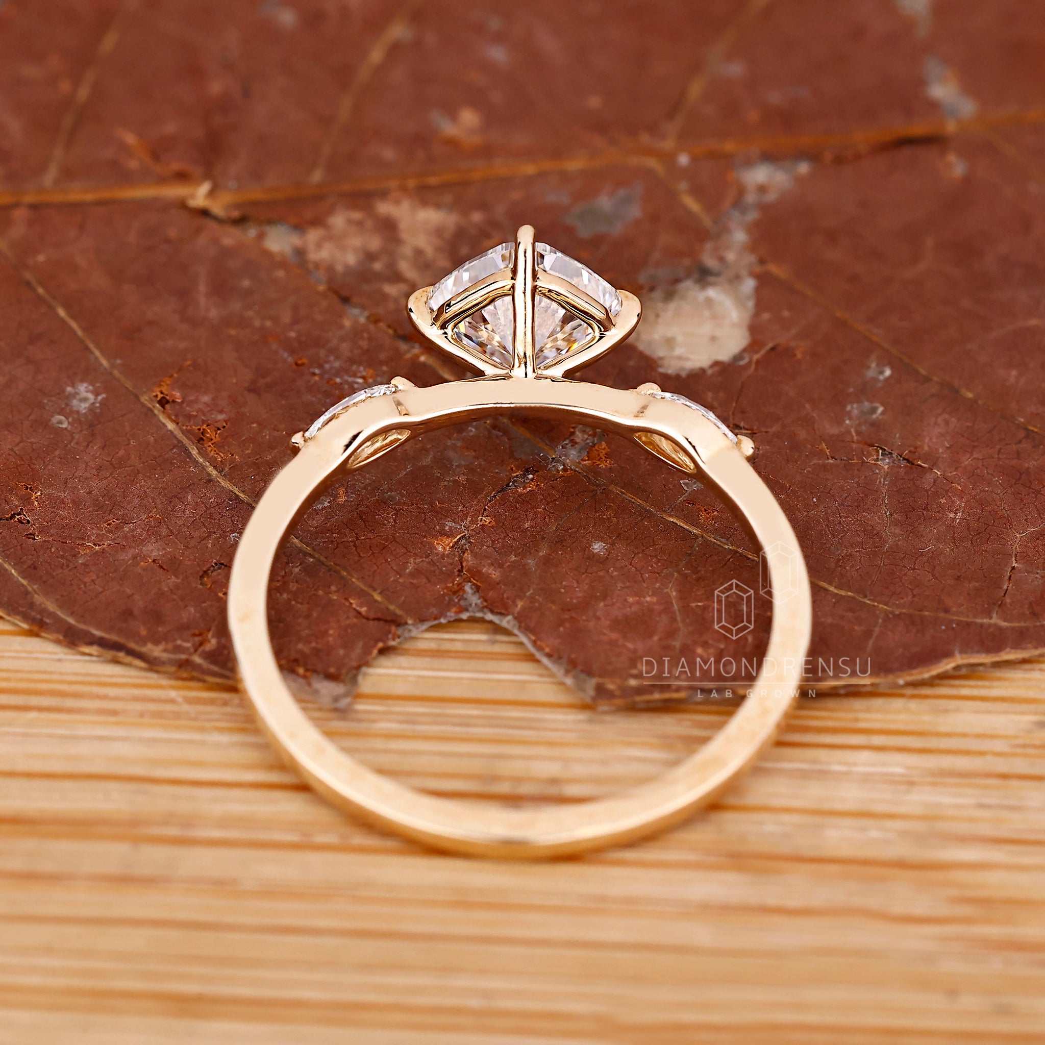 Buy engagement ring from a trusted UK jeweller.

