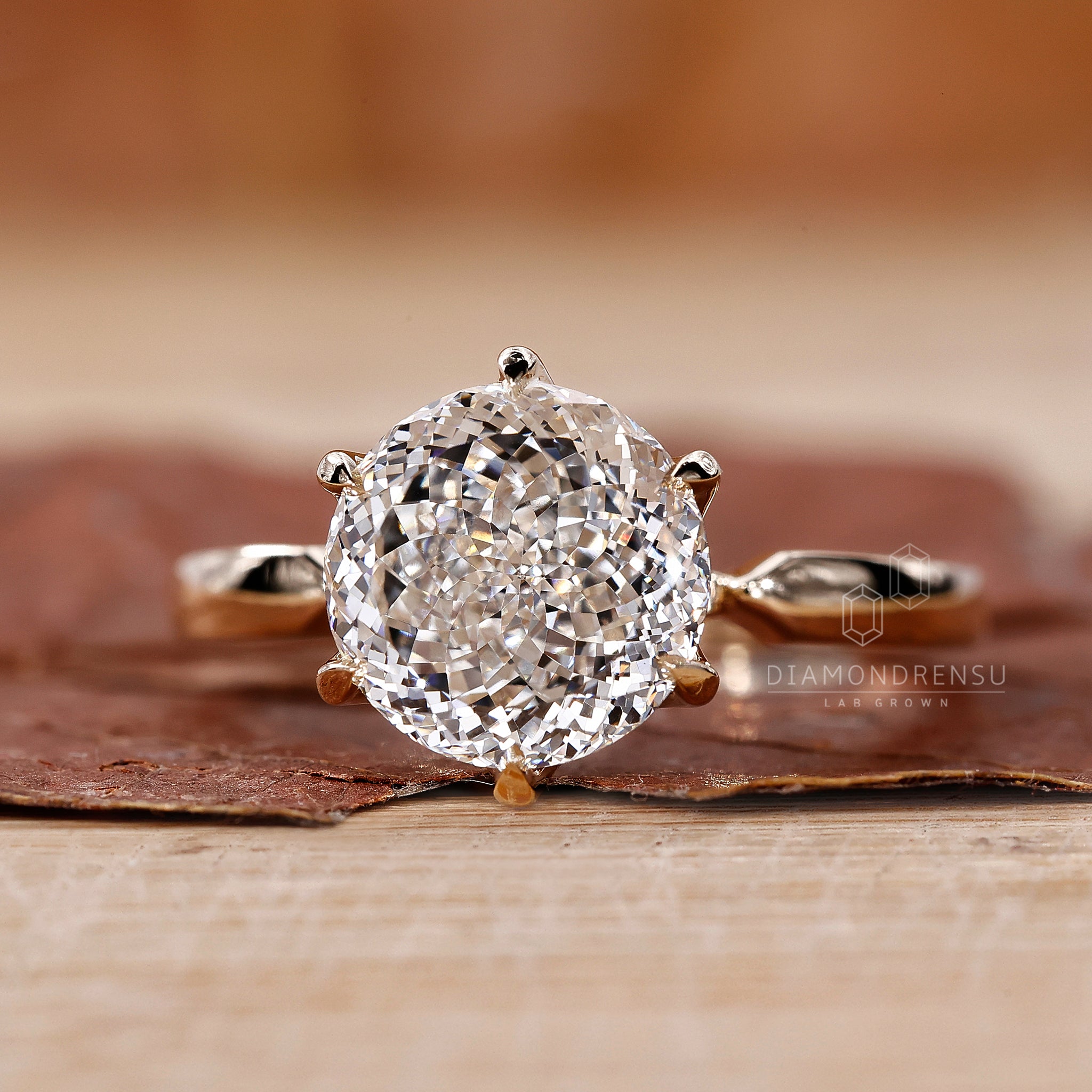Pinched shank ring crafted in yellow gold.
