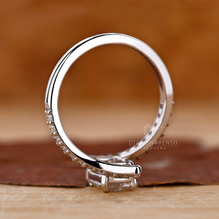 Emerald shape bypass engagement ring from Diamondrensu UK handmade jewellery.
