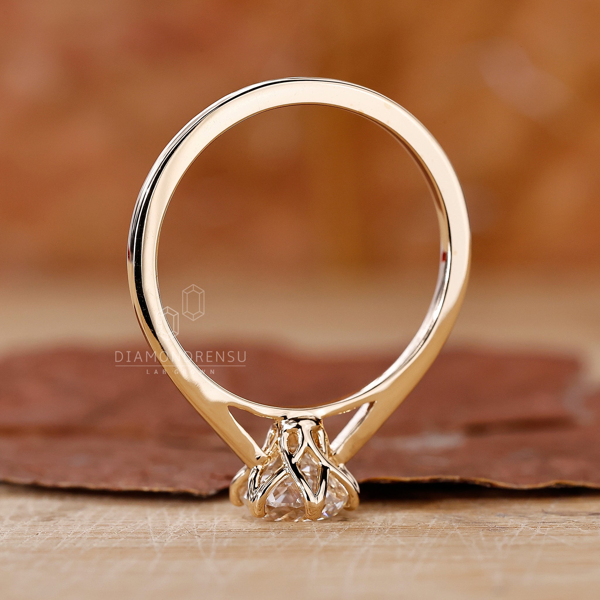 Diamondrensu UK Ring with signature style and quality stones.
