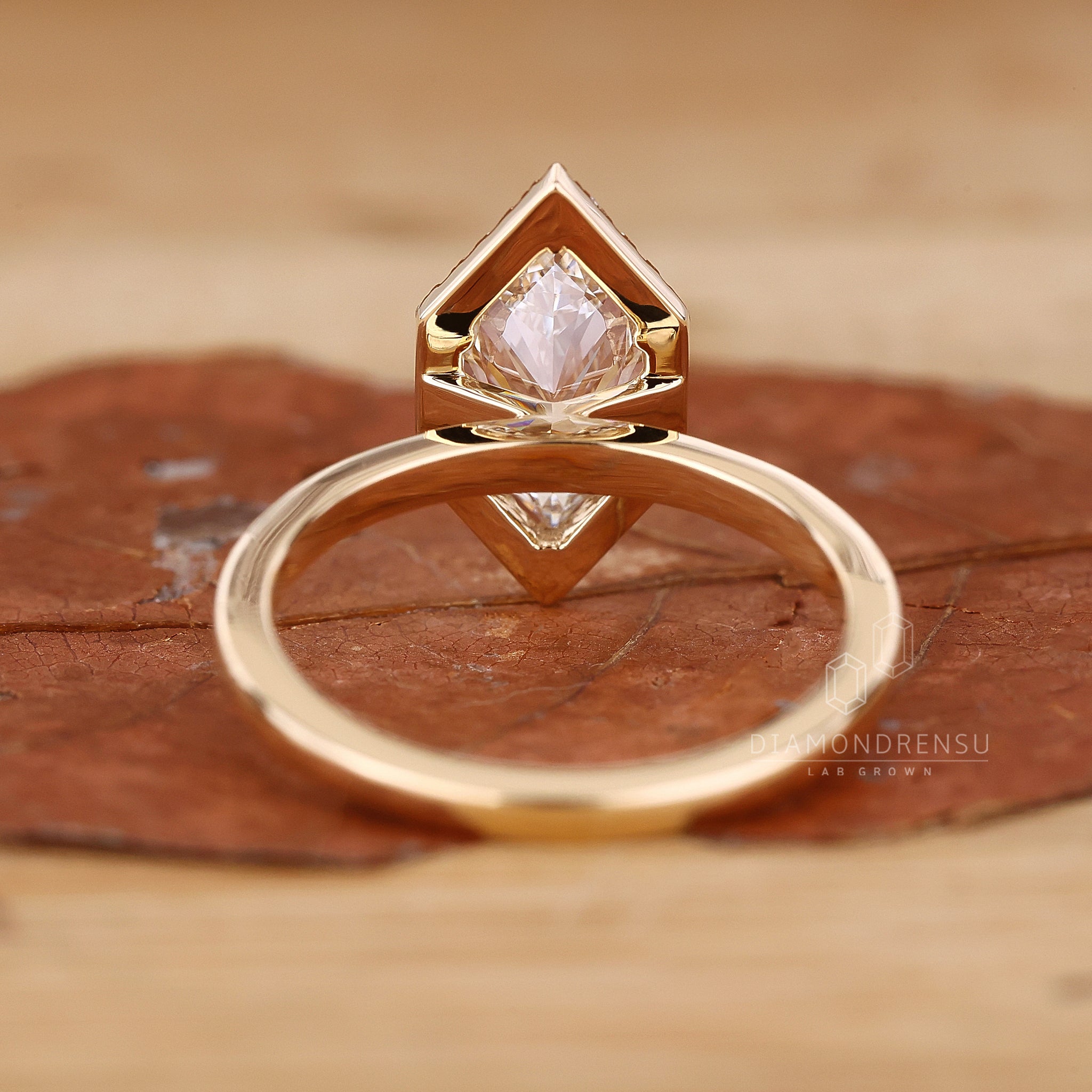Claw prong setting on IGI certified lab grown diamond.
