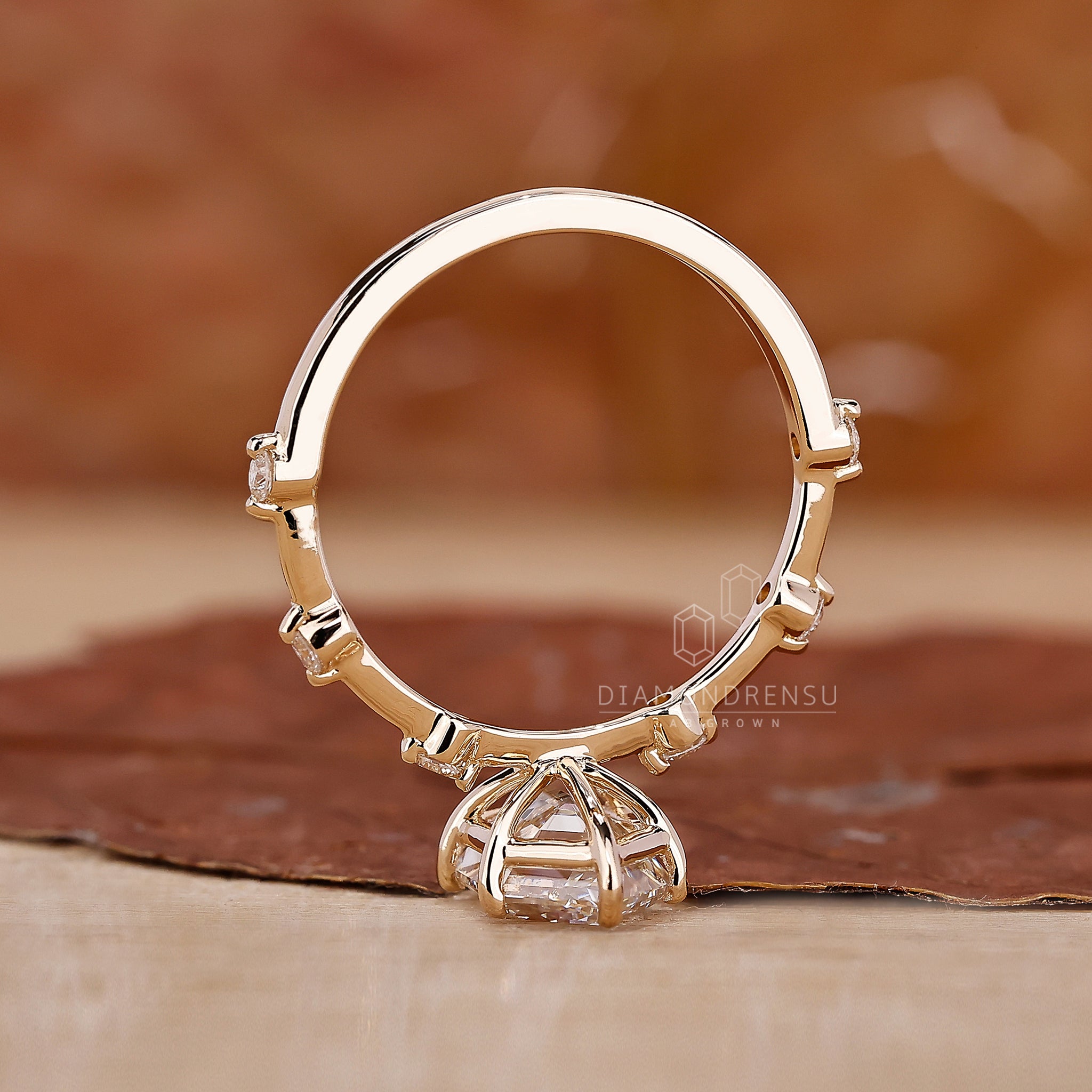 Diamondrensu UK engagement ring with IGI certified diamonds.
